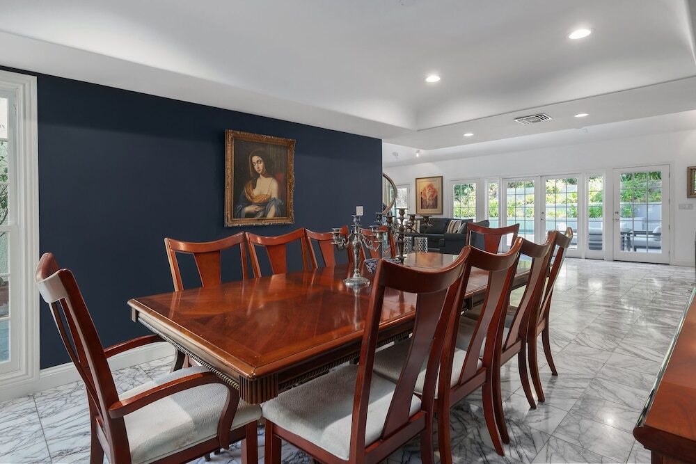Hollywood Hills Upscale - photo 12