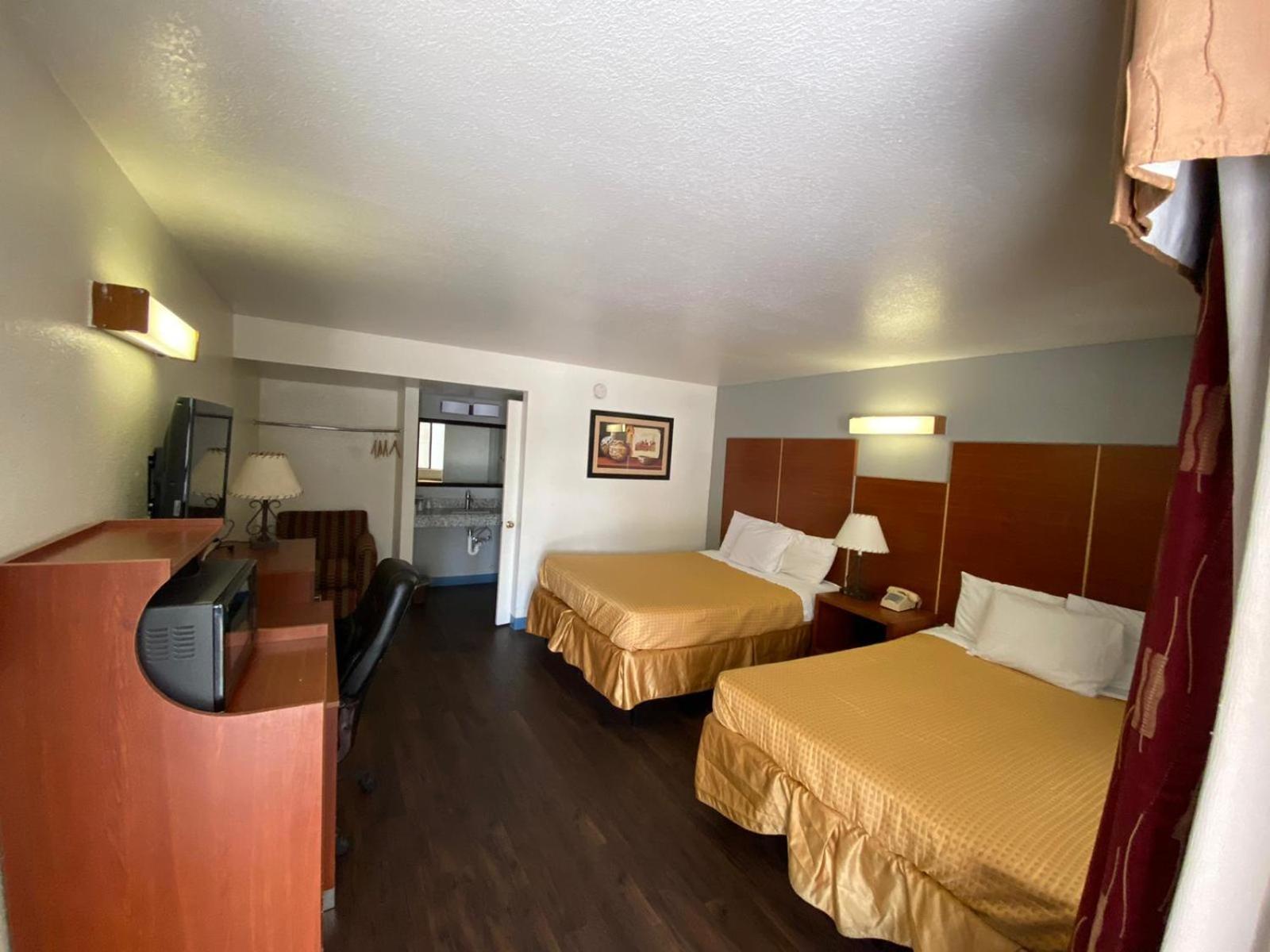 Travelodge by Wyndham Albuquerque West - photo 2