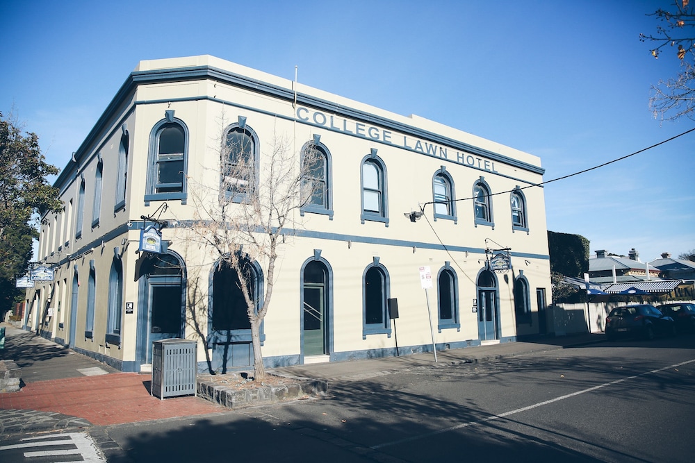 College Lawn Hotel Hostel — Prahran