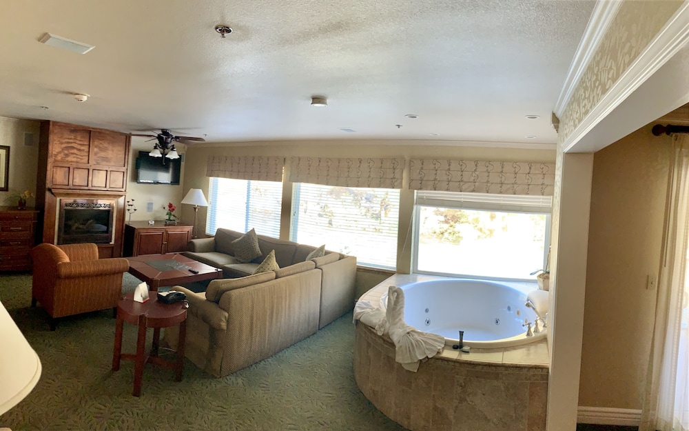 Yosemite View Lodge - photo 47