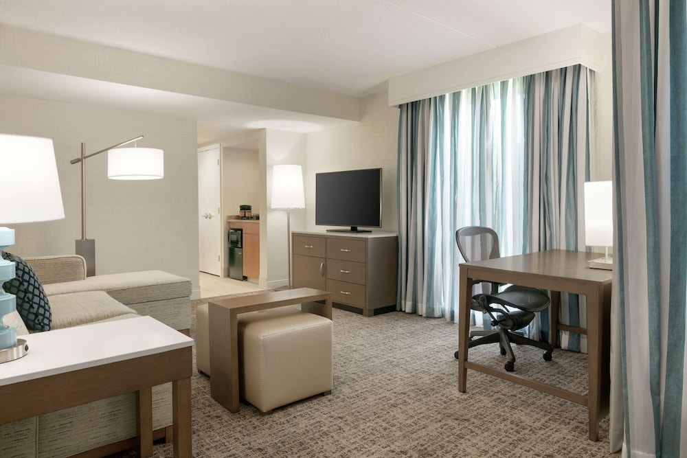 Embassy Suites by Hilton Philadelphia Valley Forge - photo 21