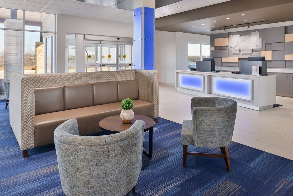 Holiday Inn Express & Suites Kansas City Lee's Summit by IHG - photo 53