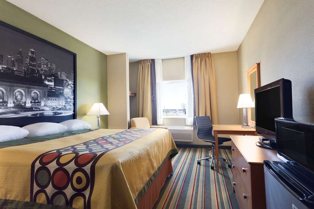 Super 8 by Wyndham Lees Summit - photo 9