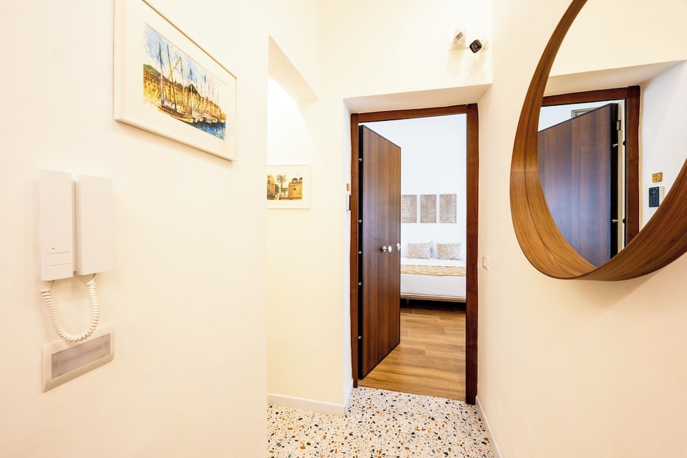 Appartamenti Pellegrino Centro — 4-Star Luxury Hotel in Palermo, Italy
