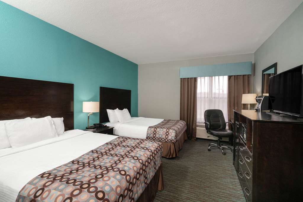 La Quinta Inn & Suites by Wyndham Knoxville East - photo 14