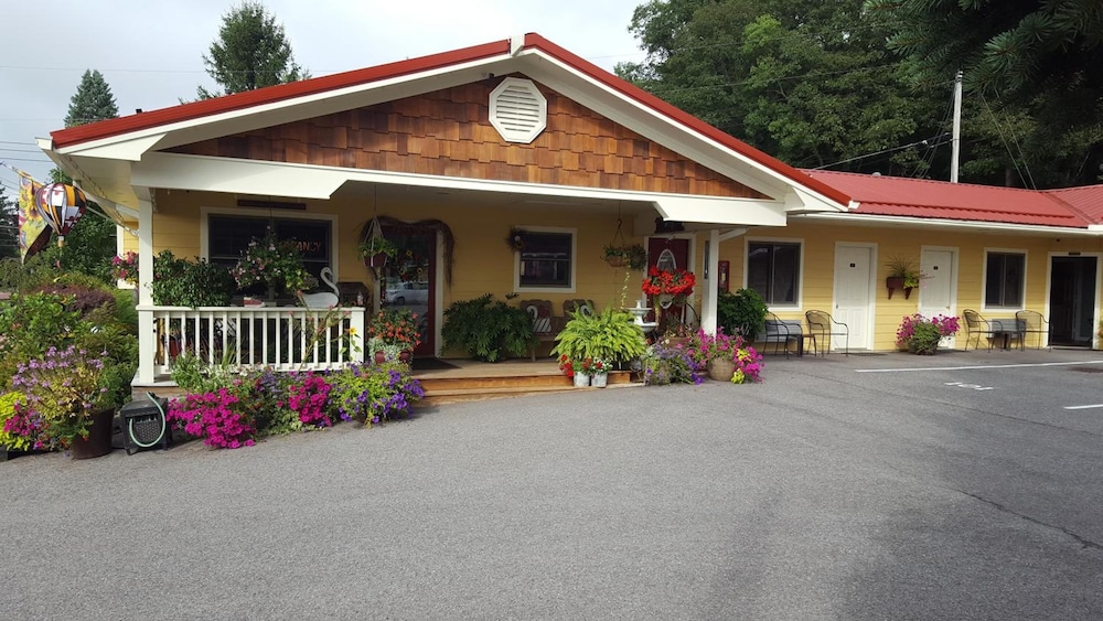 The Garrett Inn - photo 2