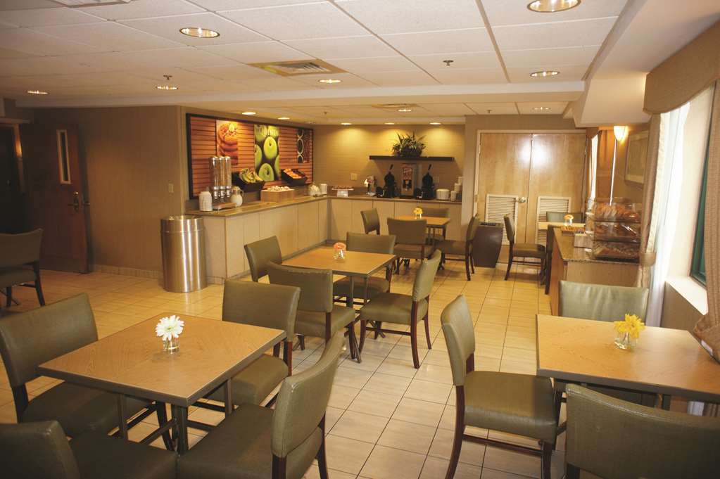 La Quinta Inn & Suites by Wyndham Boston Somerville - photo 55