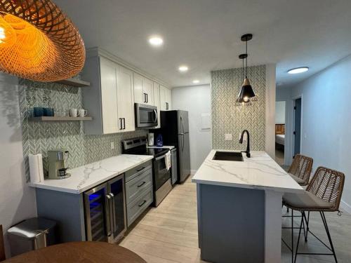 Boho Island Paradise Remodel 2BR — 4-Star Luxury Hotel in Waikoloa, United States