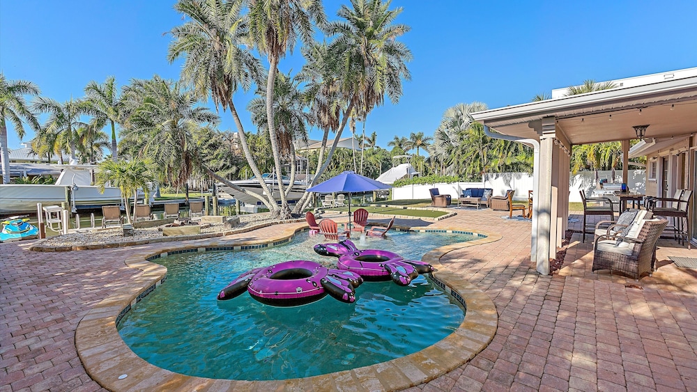Decked Out on Marbury — 4-Star Luxury Hotel in Longboat Key, United States