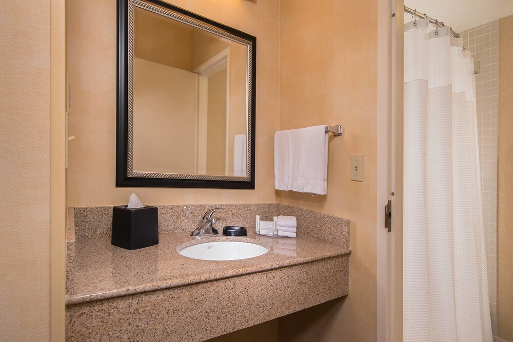 Courtyard by Marriott Dulles Airport Herndon Reston - photo 13