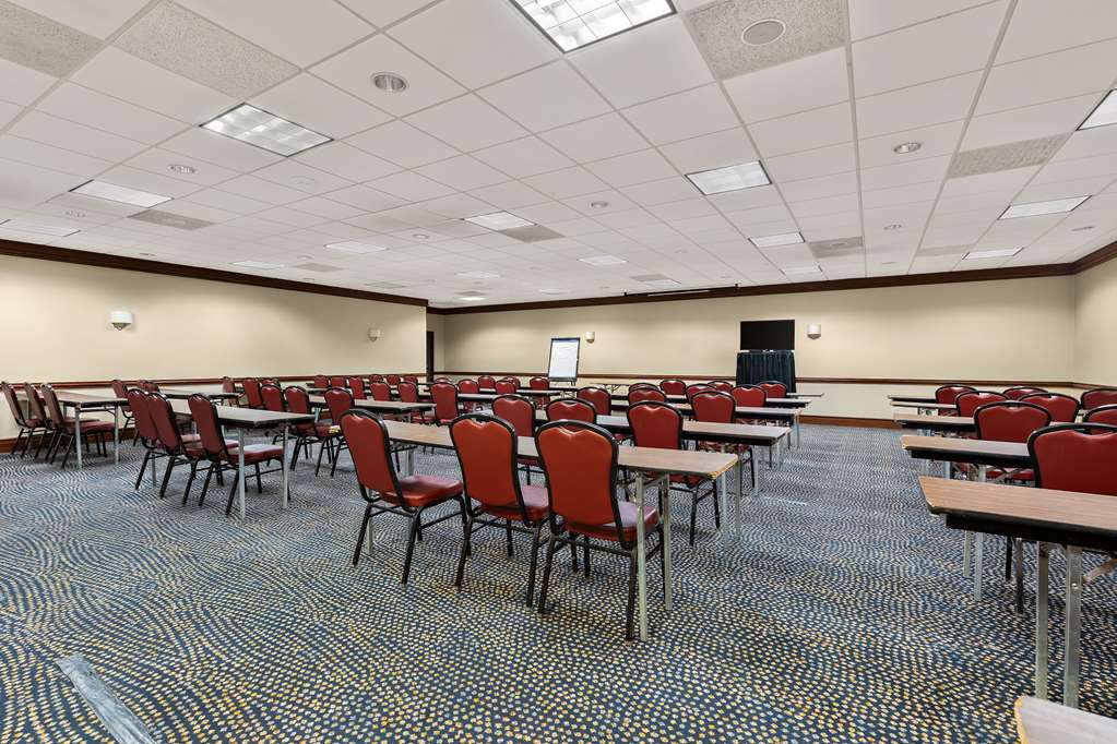 Hotel RL Cleveland Airport West - photo 27