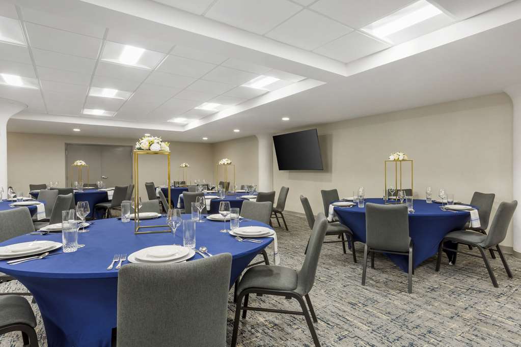 Comfort Inn & Suites Newark Liberty International Airport - photo 51