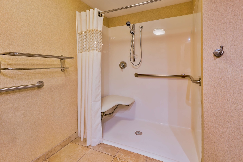Hampton Inn Hendersonville - photo 22