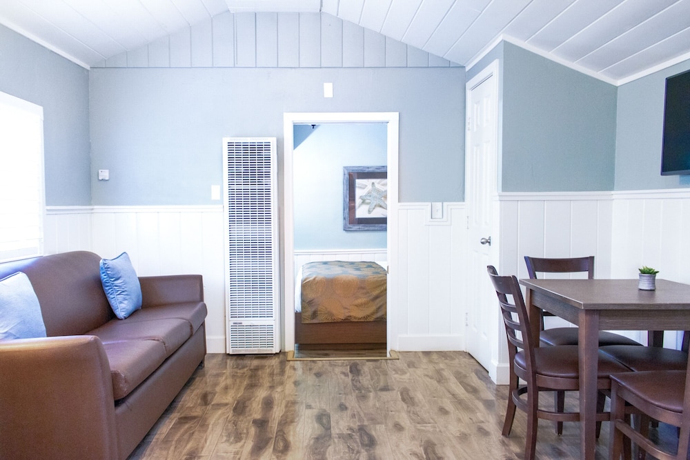 Ocean Echo Inn and Beach Cottages - photo 17