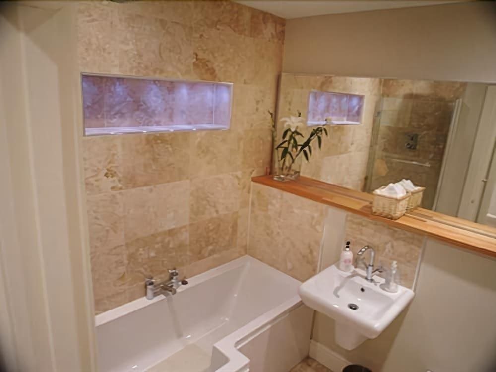 Fettes Apartments — 4-Star Luxury Hotel in Edinburgh, United Kingdom