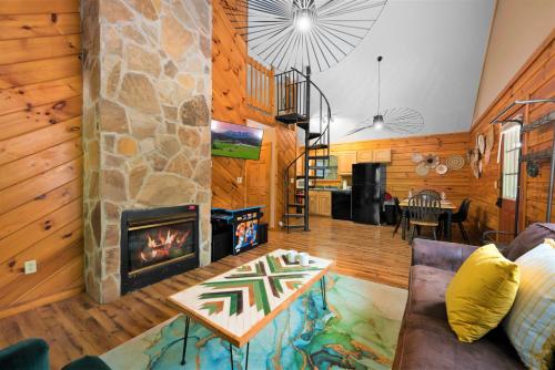 Spring Special Dollywood at 2 min & Heated Pool — 4-Star Luxury Hotel in Sevierville, United States