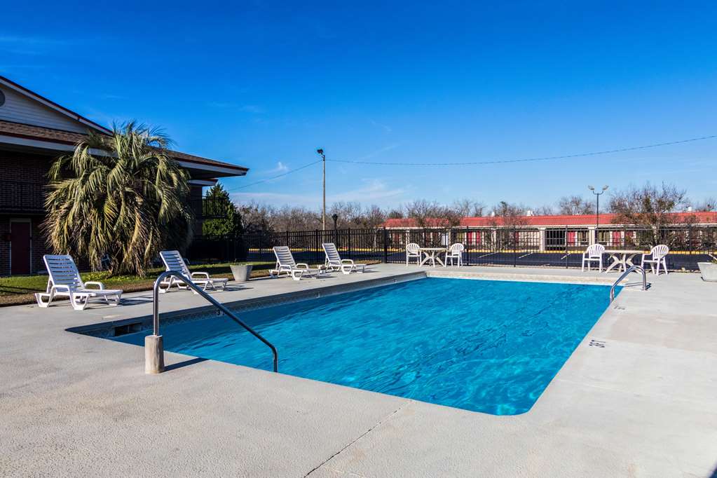 Econo Lodge Inn & Suites Conference Center - photo 19