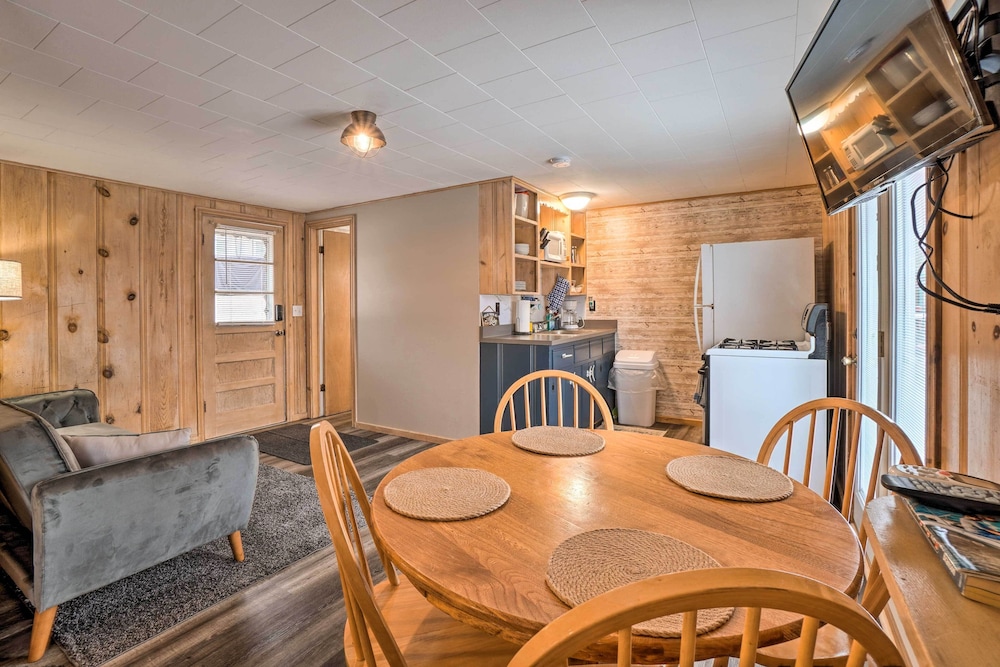 Quaint Table Rock Lake Hideout with Pool Access - photo 6