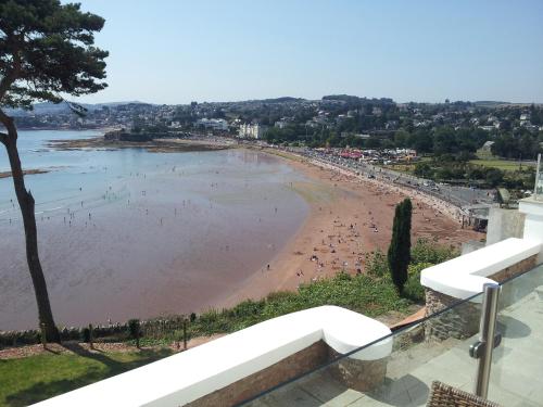 Riviera Apartment — 5-Star Luxury Hotel in Torquay, United Kingdom