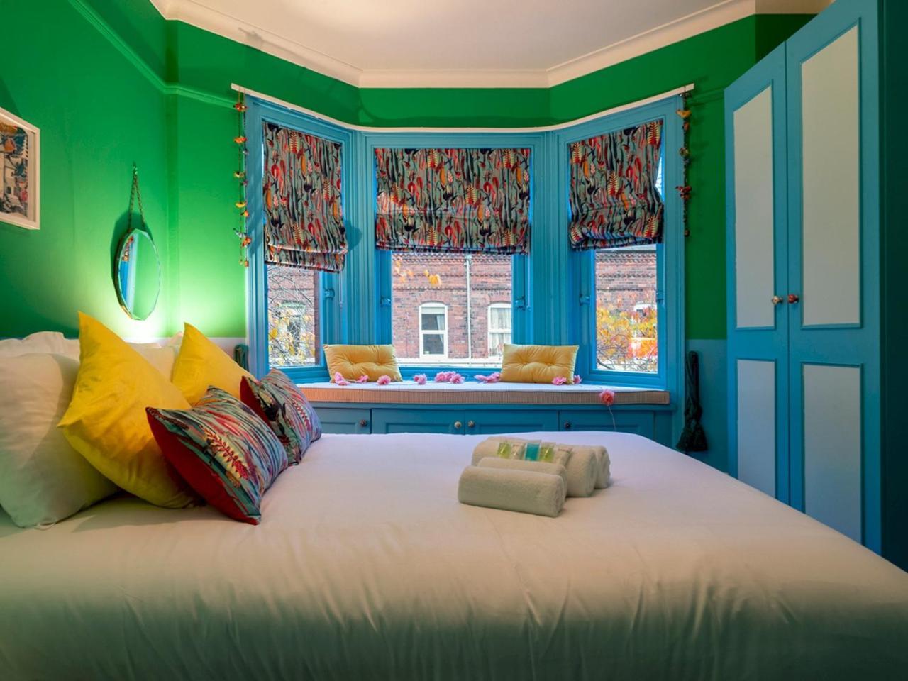 Colourful Quirky Artist Owned 3 Bed Next to Cafes Pass the Keys in Belfast, United Kingdom