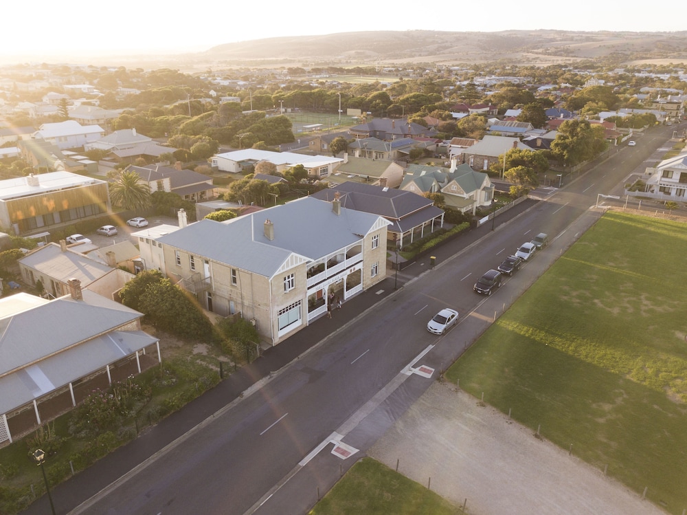 YHA Port Elliot Beach House — 4-Star Luxury Hotel in Port Elliot, Australia