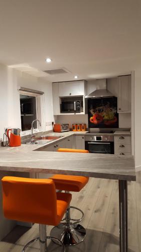 Ruth’s Refresh Country Retreat with Private Hot Tub & Stunning Views in Shrewsbury, United Kingdom