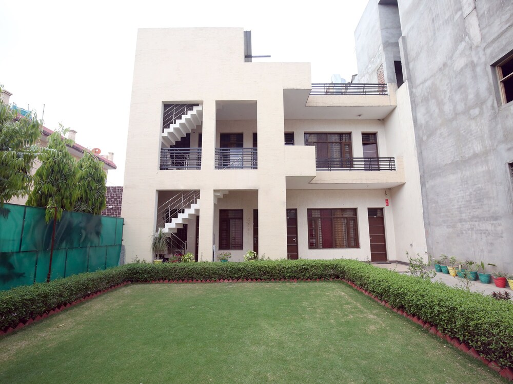 Oyo 4548 Hotel Tom Stay in Basi, India