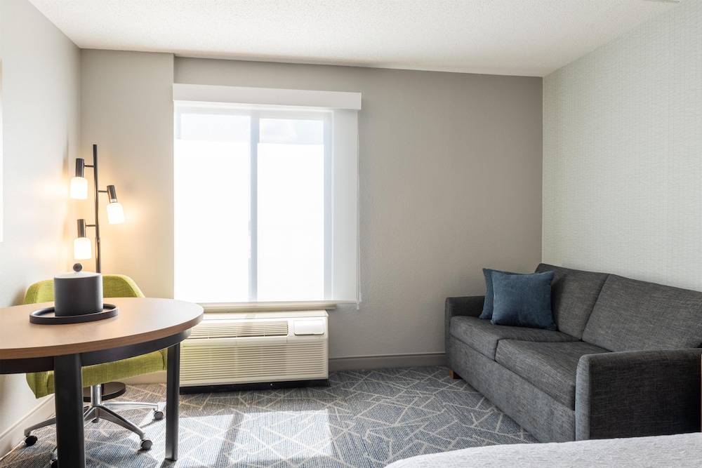 Hampton Inn Portsmouth Central - photo 27