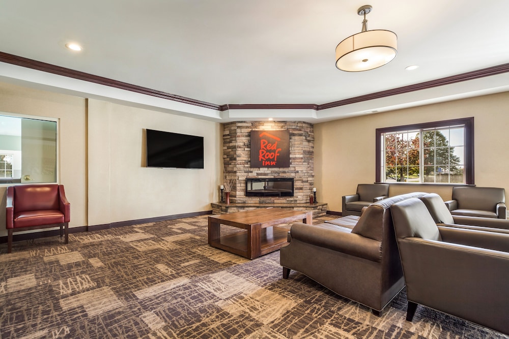 Red Roof Inn & Suites Omaha Council Bluffs - photo 3