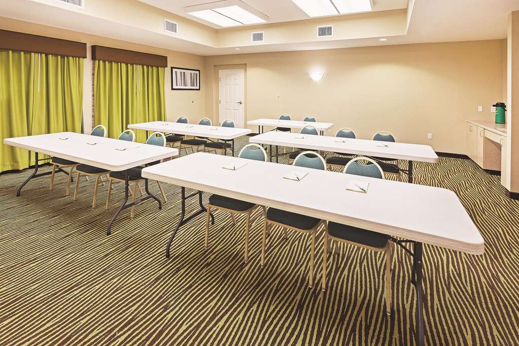 La Quinta Inn & Suites by Wyndham Corpus Christi Northwest - photo 47