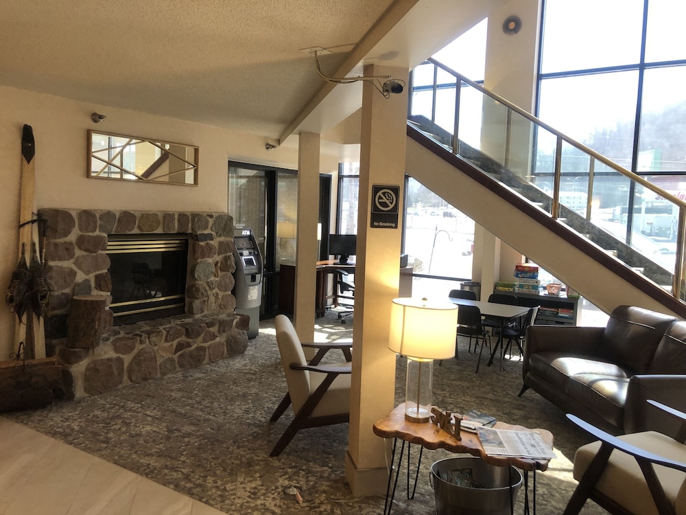 Express Suites Riverport Inn & Suites - photo 56