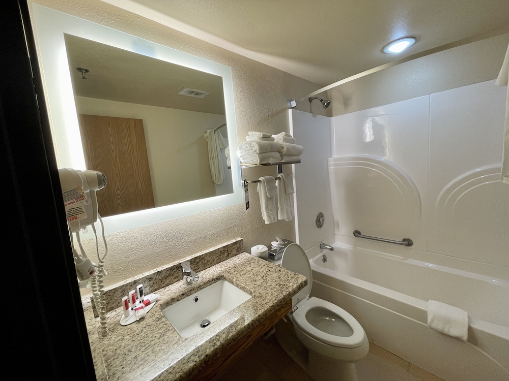 Super 8 by Wyndham Macon - photo 14