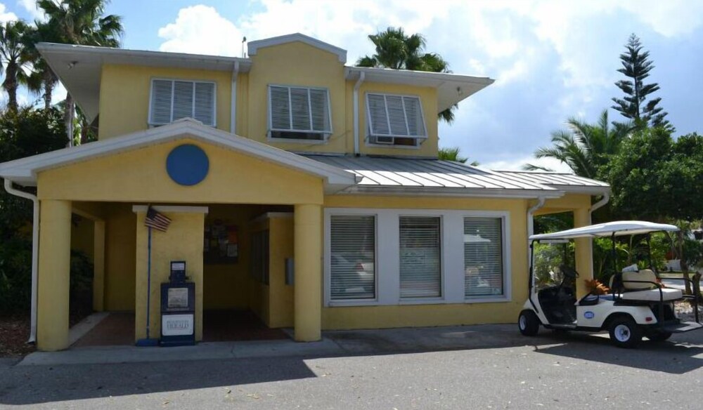 Winter Quarters Encore Manatee RV Resort - photo 28