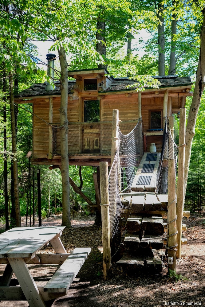 Chimo Refuges Treehouse Resort - last minute hotel in Mont-Tremblant