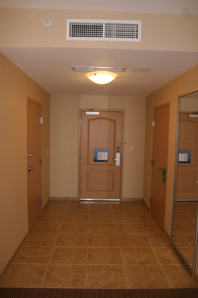 Hampton Inn & Suites Folsom - photo 25