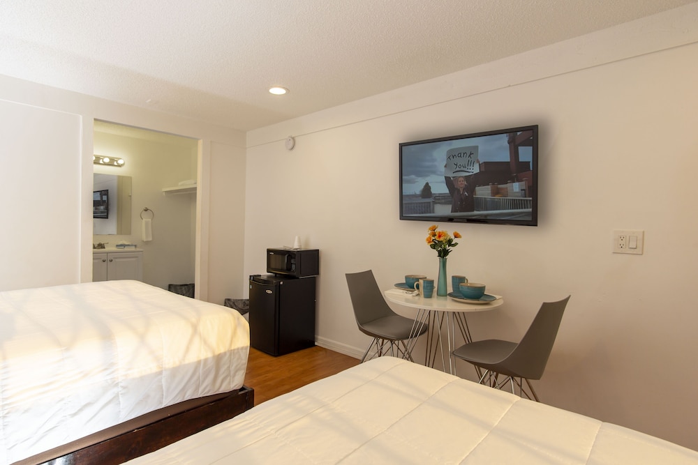 Spinnaker Inn of Naples - photo 9