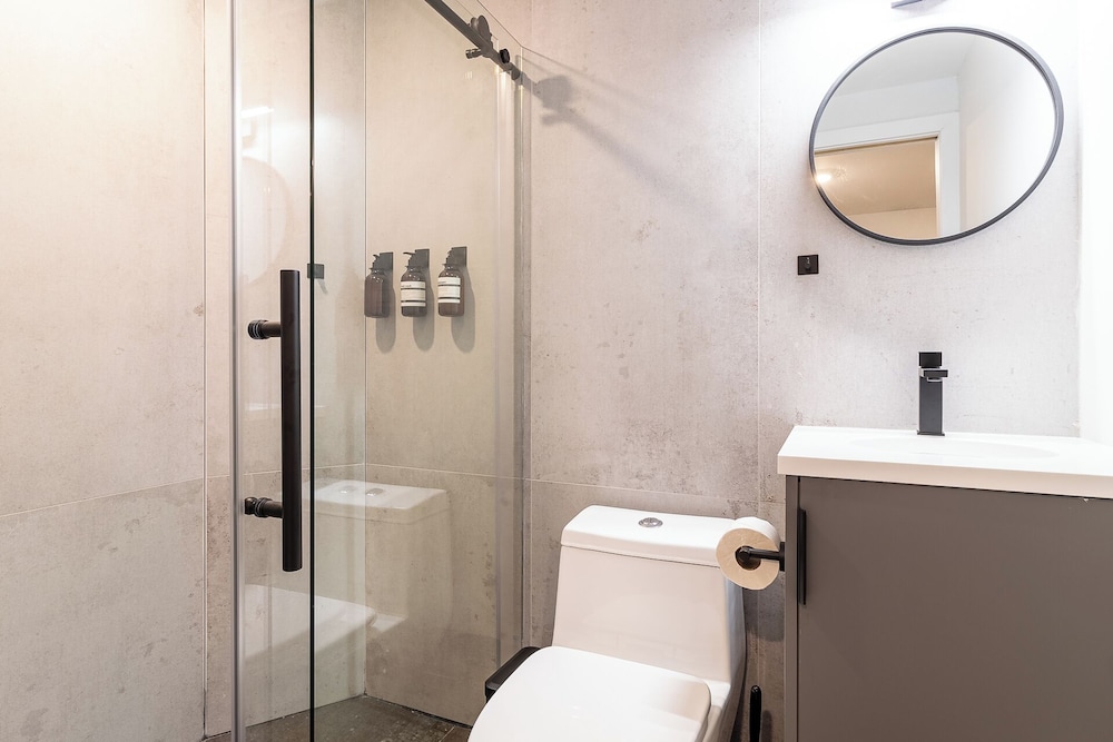 Thena Hotel Spacious 1 Bedroom City Center - photo 15