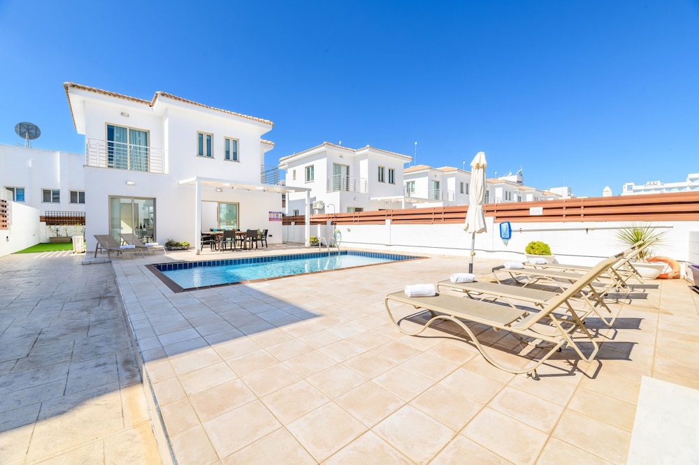 Sunrise Bay Villa #6 — 4-Star Luxury Hotel in Protaras, Cyprus
