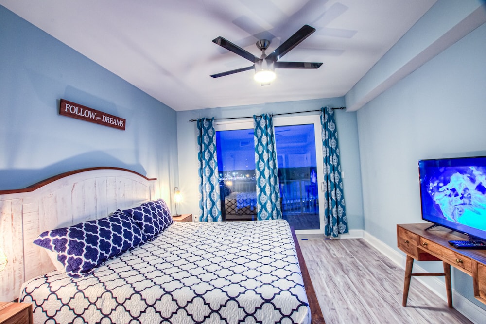 Laketown Wharf Resort by Aneliya's Rentals - photo 232