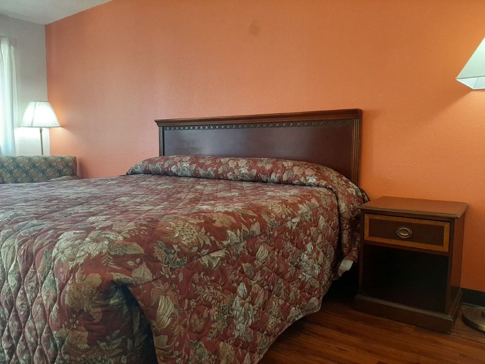 Super 8 Jonesville Elkin Area - photo 14