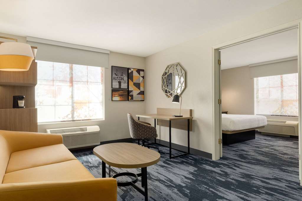 La Quinta Inn & Suites by Wyndham Austin Southwest - photo 15