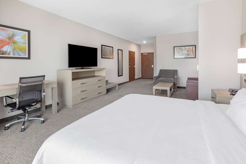 La Quinta Inn & Suites by Wyndham Jackson Cape Girardeau - photo 34