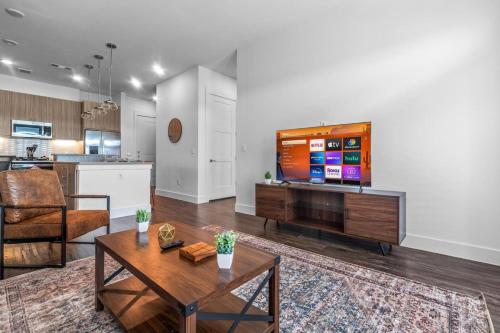 Luxurious New Unit 1Bd1Ba Pool Golf Sim — 4-Star Luxury Hotel in Austin, United States