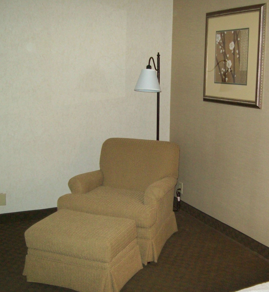 Hampton Inn Sidney - photo 12