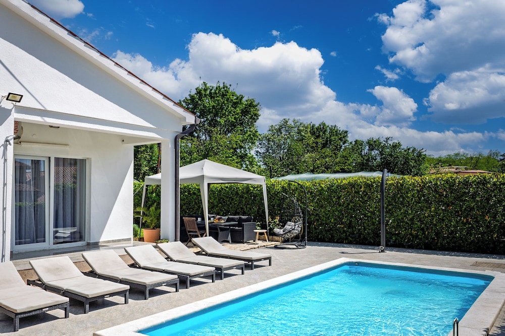Pool House Kristina Happy Rentals — 4-Star Luxury Hotel in Labin, Croatia