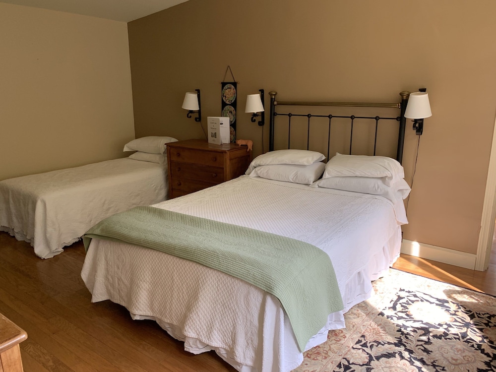 Lovett s Inn and Restaurant - photo 9