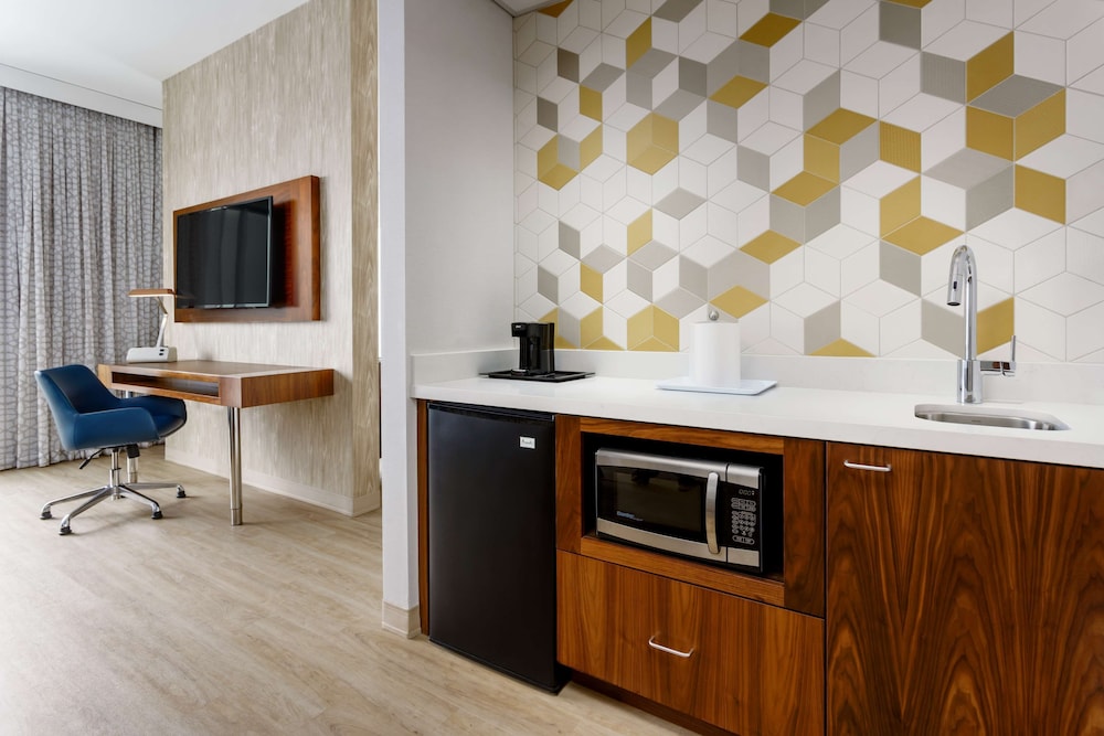 Hampton Inn & Suites Santa Monica - photo 27