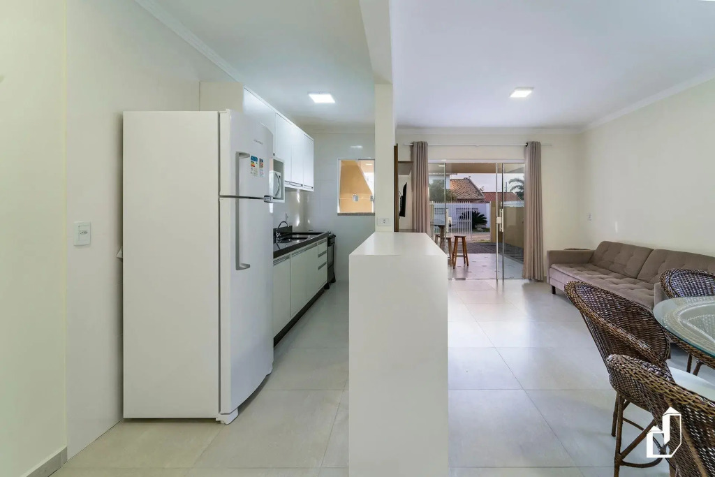 Casa com 02 dormitórios