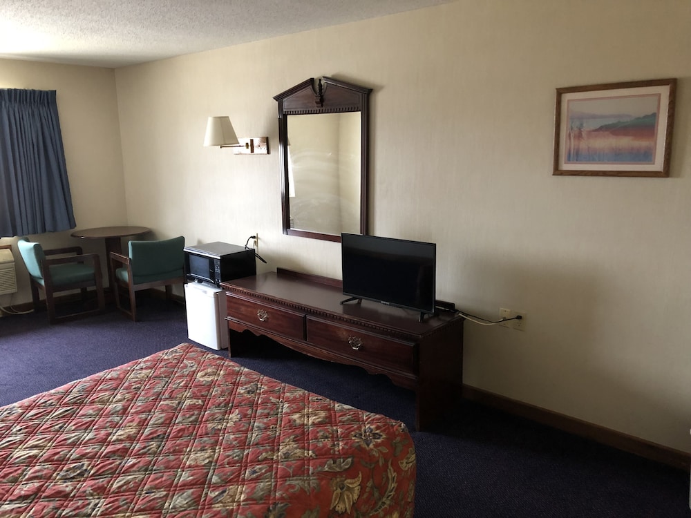 Denison Inn & Suites - photo 9
