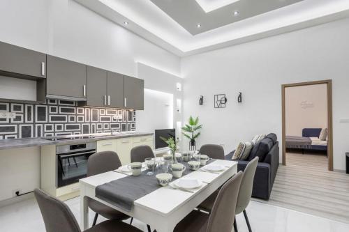 New Spacious & Central Home — 4-Star Luxury Hotel in Budapest, Hungary